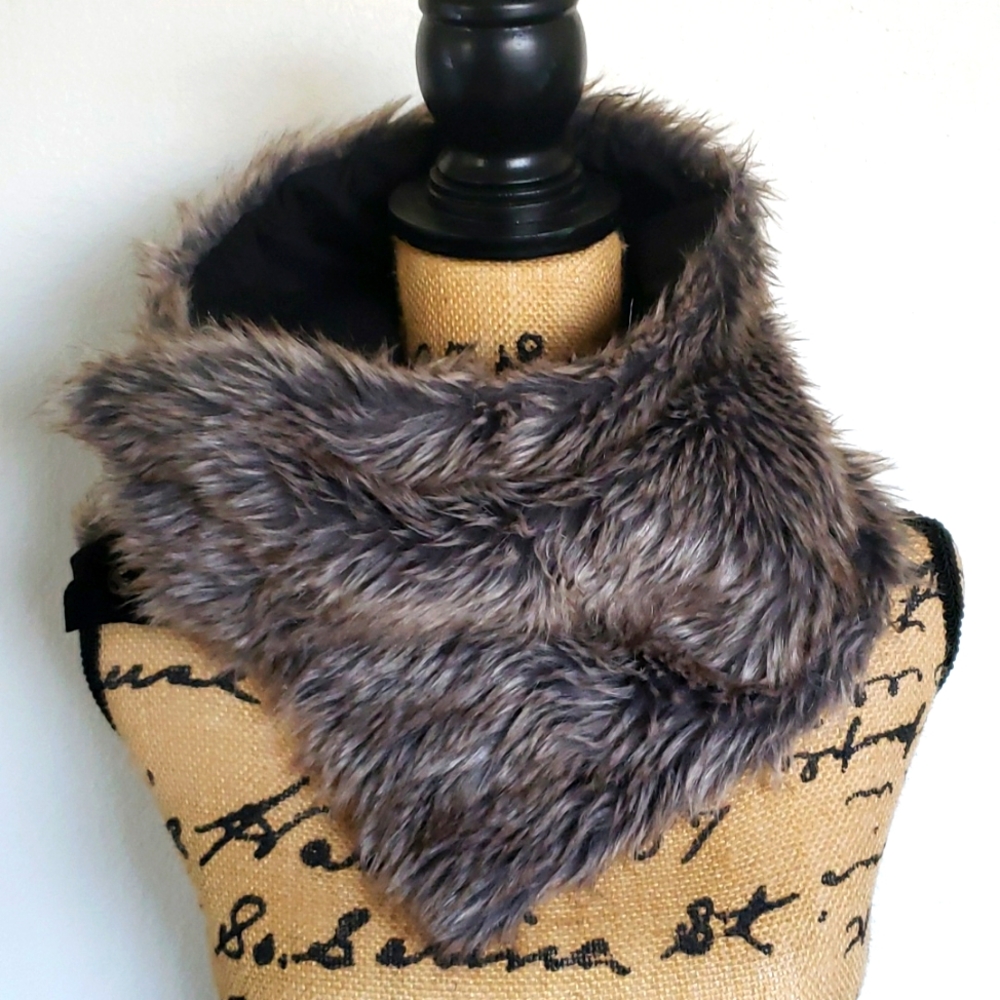 Halogen brand Faux fur collar